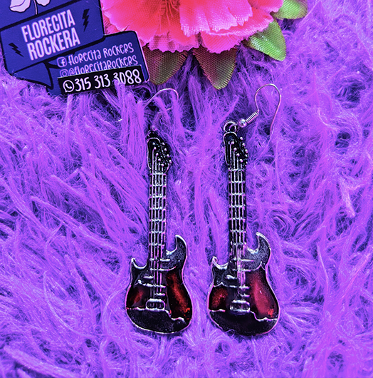 Aretes guitarras en acero con detalles negros