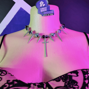 Collar Cruz con Puas plateado