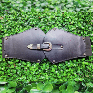 Cinturilla Negra Con remaches metálicos y hebilla