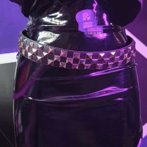 Correa negra de taches