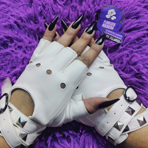 Guantes Blancos sin dedos con correas y taches