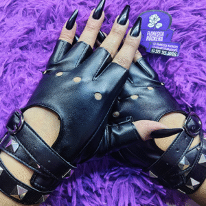 Guantes Negros sin dedos con correas y taches