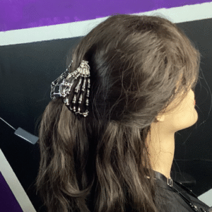 Pinza para el cabello manos esqueleto