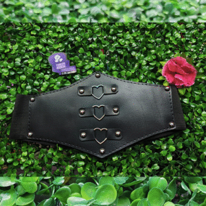 Cinturilla Negra con corazones y remaches métalicos